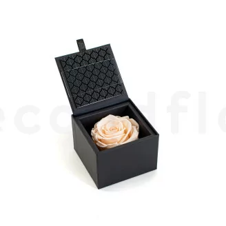 Preserved rose in a box Pink