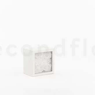 Quadratische Schachtel mit konservierten wei&szlig;en Rosen (Gr&ouml;&szlig;e M)