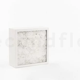 Caja cuadrada con rosas blancas preservadas (talla L)