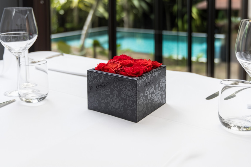 Preserved red flowers in a square box - Medium