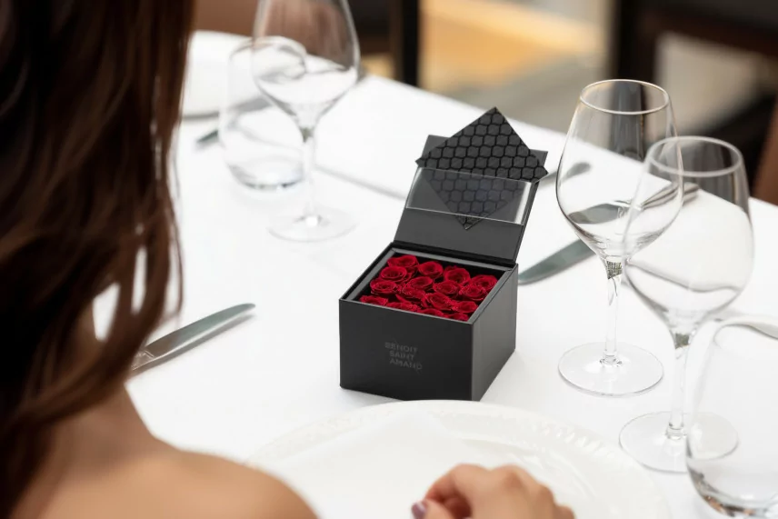 Coffret de 16 Roses stabilis&eacute;es Rouge