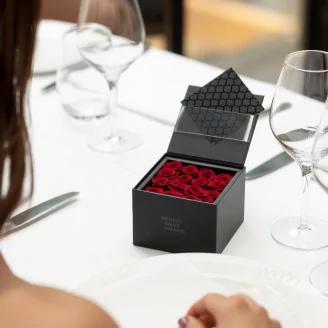 Coffret de 16 Roses stabilis&eacute;es Rouge