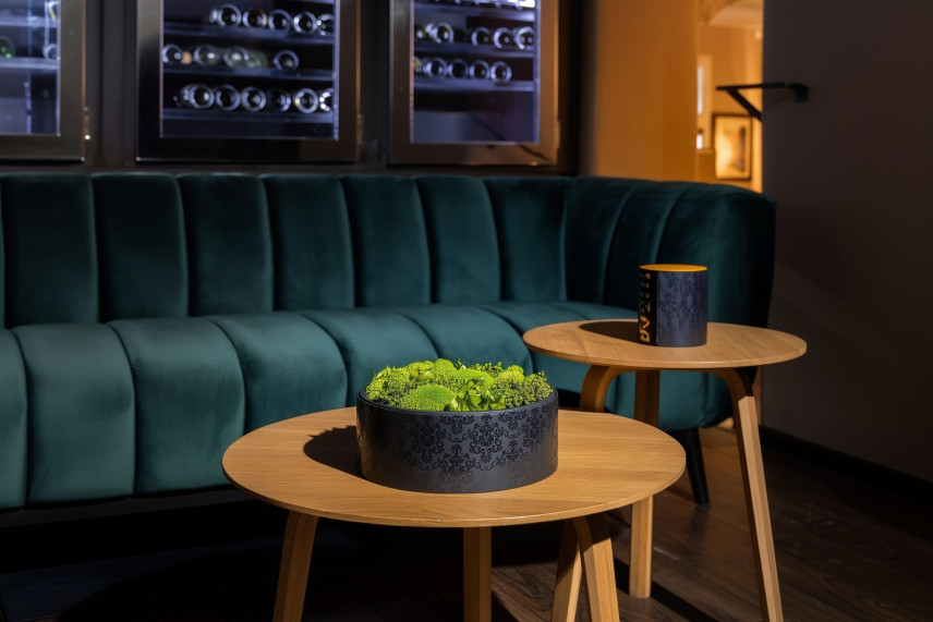 Preserved Ball Moss and Reindeer Moss in a Round Box - Large